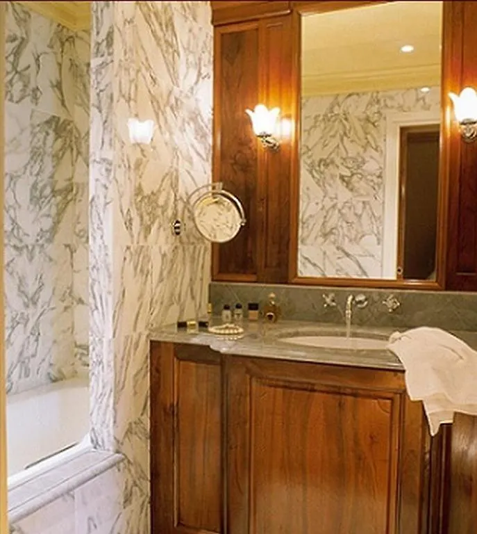 **** Otel Chambiges Elysees Paris Fransa