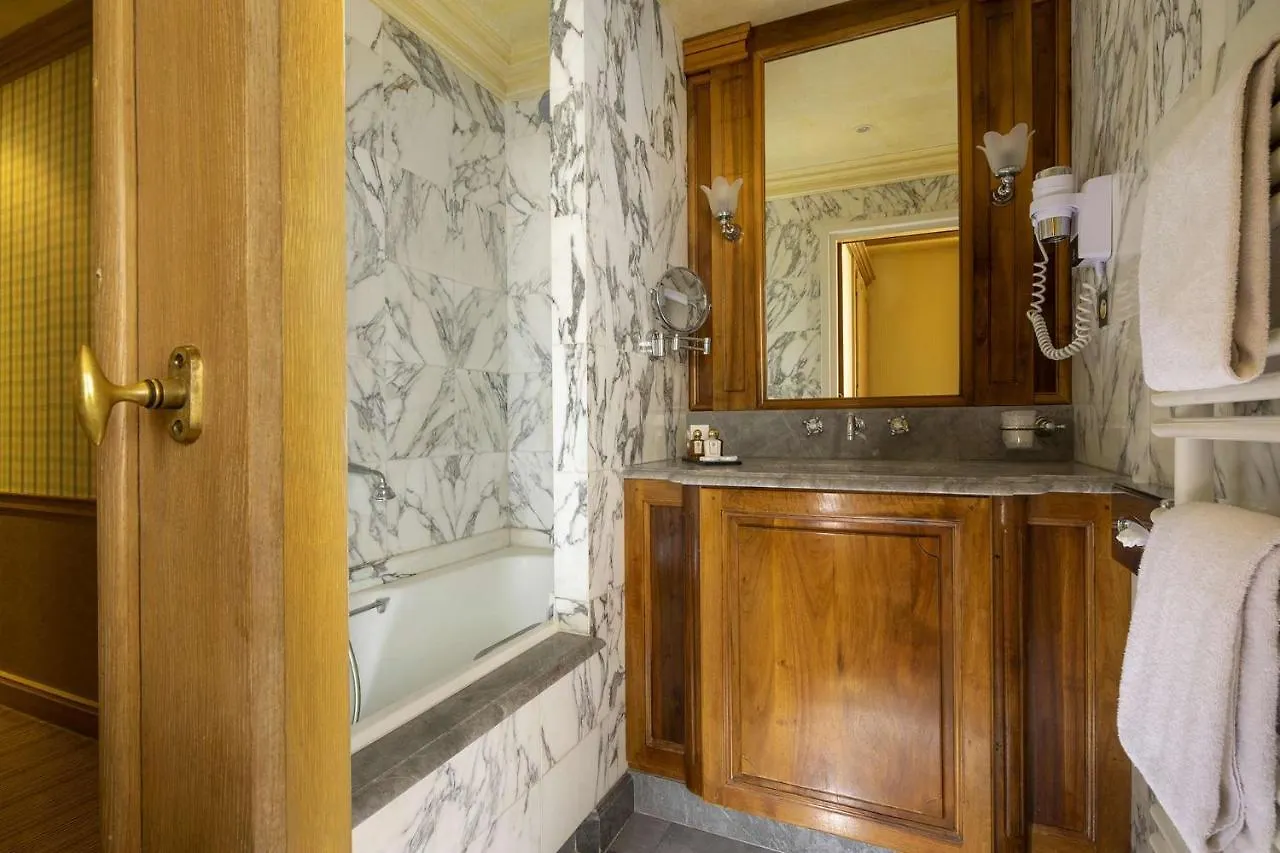 **** Hotel Chambiges Elysees Paris Frankreich