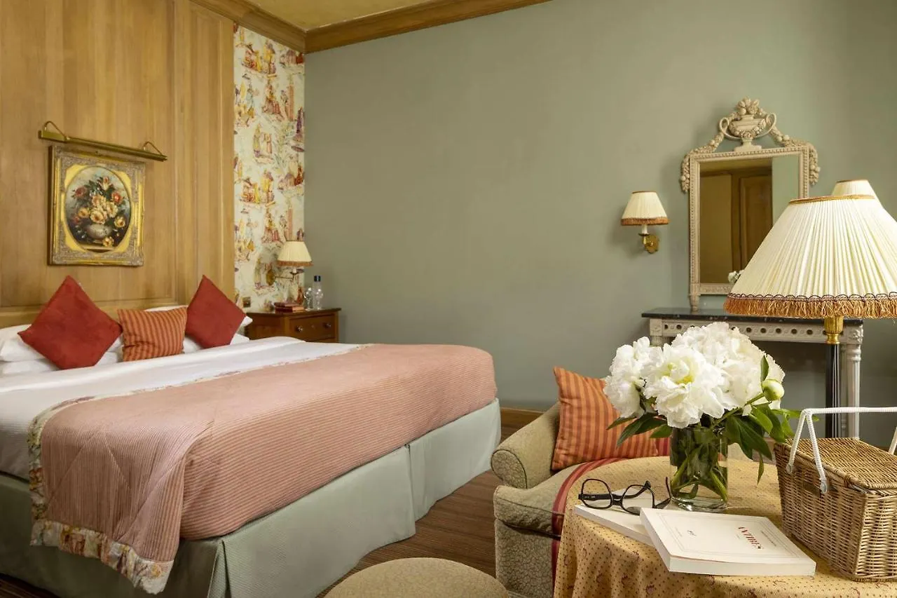 Hotel Chambiges Elysees Paris
