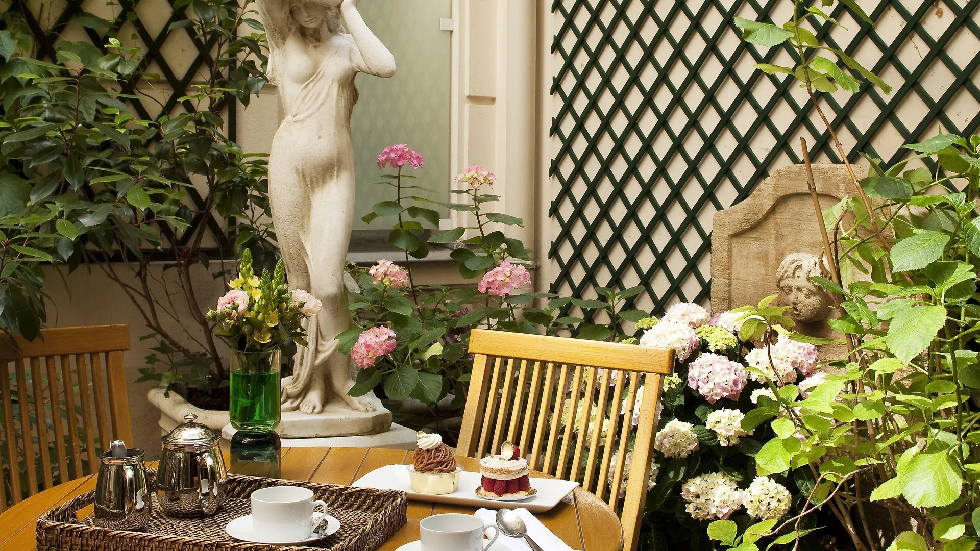 Chambiges Elysees Paris 4*,