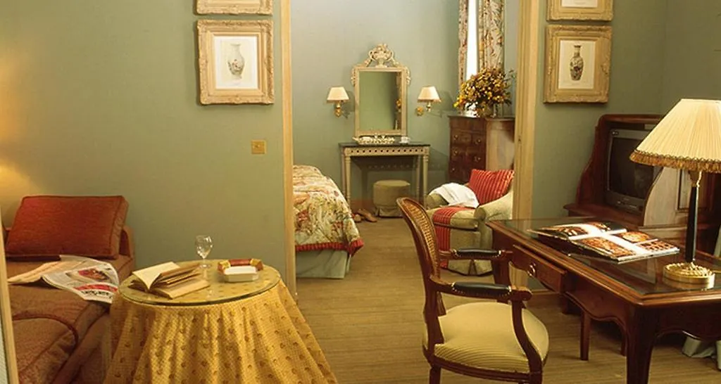 Chambiges Elysees Paris 4*,